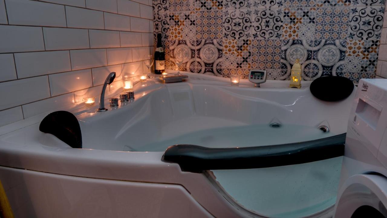 Spa Apartment Yin - Hot Tub, Sauna, Spa Novi Sad Eksteriør bilde