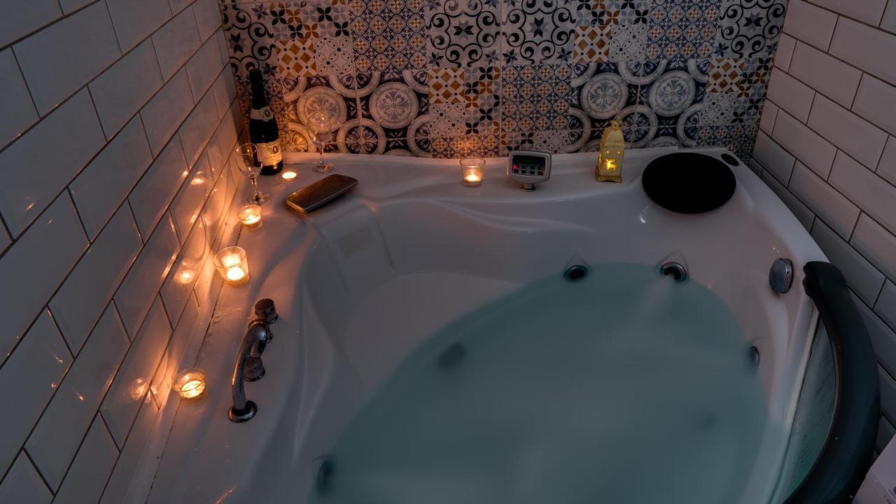 Spa Apartment Yin - Hot Tub, Sauna, Spa Novi Sad Eksteriør bilde